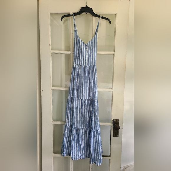Old Navy Dresses & Skirts - Old navy stripe dress